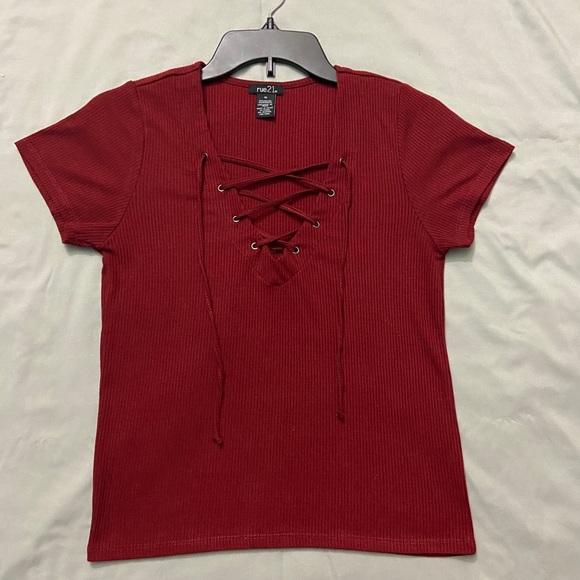 Juniors red short sleeve top - Picture 1 of 2